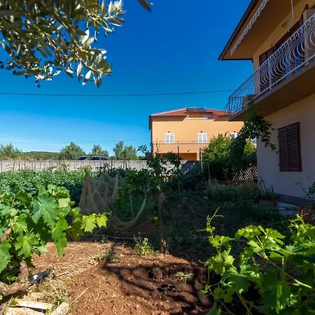 And With Parking Space Jelsa, Hvar - 4028 Guest house