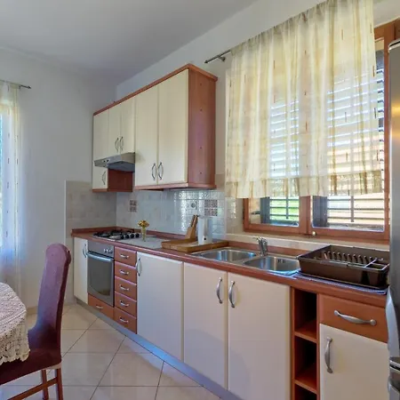 And With Parking Space Jelsa, Hvar - 4028 Guest house Jelsa (Hvar)
