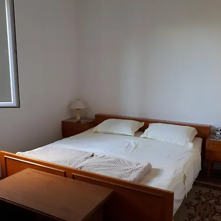 Guest house And With Parking Space Jelsa, Hvar - 4028 Jelsa (Hvar)
