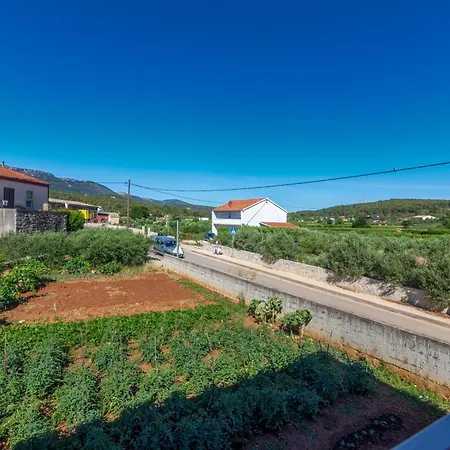 Guest house And With Parking Space Jelsa, Hvar - 4028