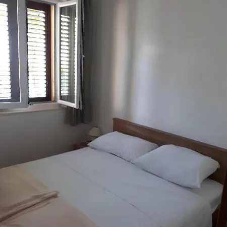 Guest house And With Parking Space Jelsa, Hvar - 4028