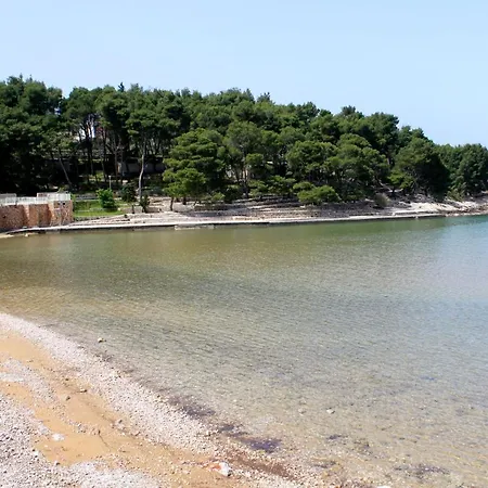 And With Parking Space Jelsa, Hvar - 4028 Guest house 3*