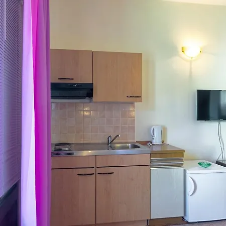 Guest house And With Parking Space Jelsa, Hvar - 4028 Jelsa (Hvar)