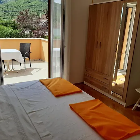 And With Parking Space Jelsa, Hvar - 4028 Guest house 3*