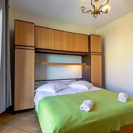 Guest house And With Parking Space Jelsa, Hvar - 4028