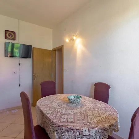 And With Parking Space Jelsa, Hvar - 4028 Guest house 3*