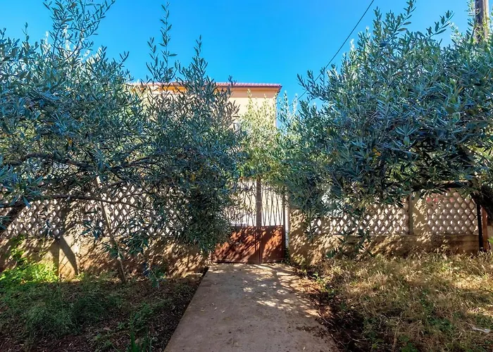 And With Parking Space - Hvar - 4028 Konukevi 3*