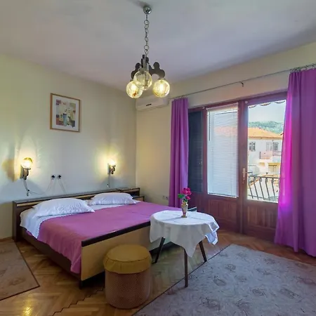 Guest house And With Parking Space Jelsa, Hvar - 4028 Jelsa (Hvar)