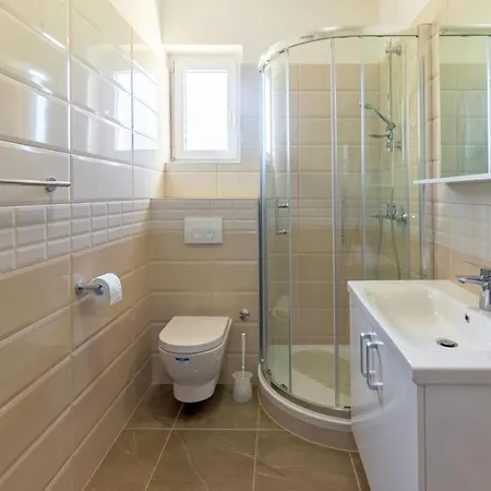 Guest house And With Parking Space Jelsa, Hvar - 4028 Jelsa (Hvar)