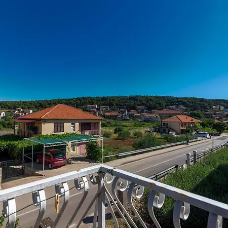 And With Parking Space Jelsa, Hvar - 4028 Guest house Jelsa (Hvar)