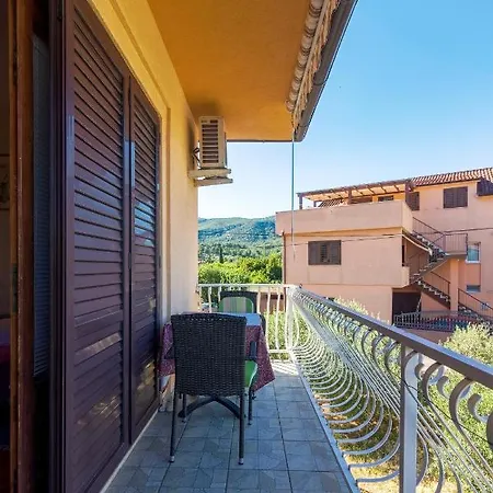 And With Parking Space Jelsa, Hvar - 4028 Guest house
